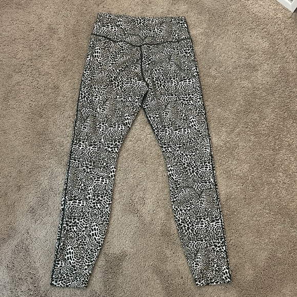 Nike Animal Print Legging - Picture 5 of 5
